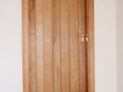 Oak semicircular door